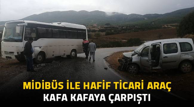 Midibüs ile hafif ticari araç kafa kafaya çarpıştı Asayiş Denizli